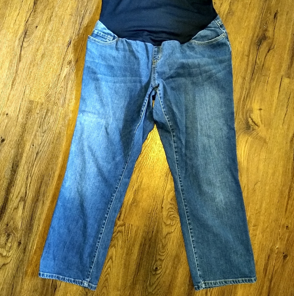 Maternity capris